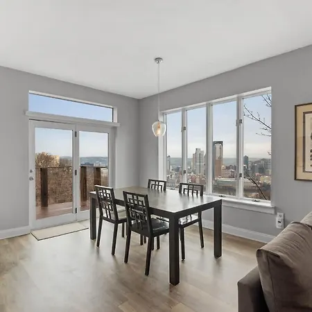 Pittsburgh Skyline Views - Luxury 1 Bedroom